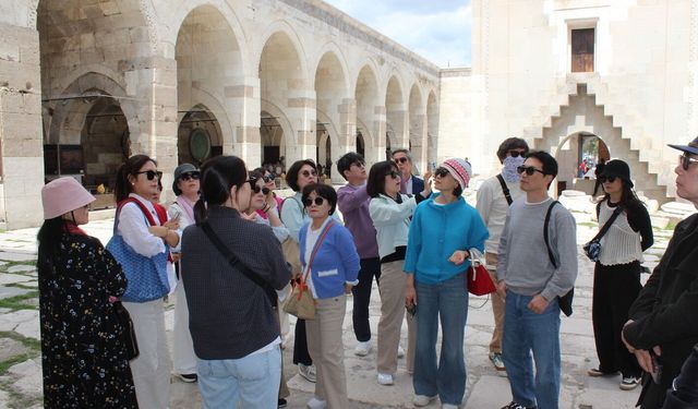 Turistler, Türk dizilerinden etkilenip Sultanhanı'na geliyor