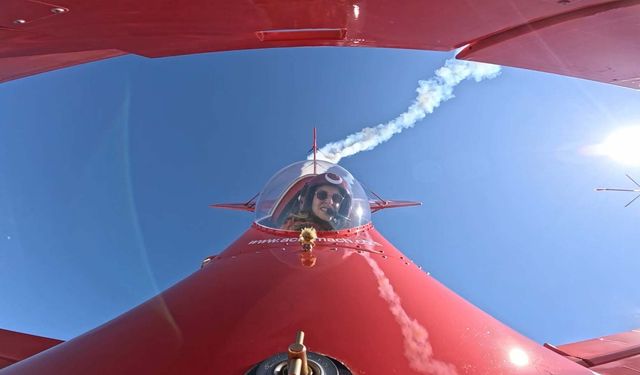 Türkiye’nin ilk profesyonel kadın akrobasi pilotundan, Dünya Pilotlar Günü’ne özel gösteri