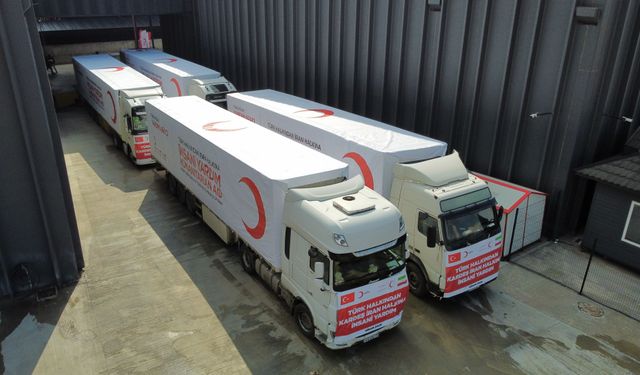 Türk Kızılay'dan, İran'a 4 TIR insani yardım