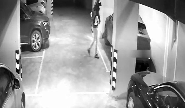 Ümraniye'de park halindeki otomobilden 2 kilo altın ve 60 bin Avro çalan şüpheli kamerada