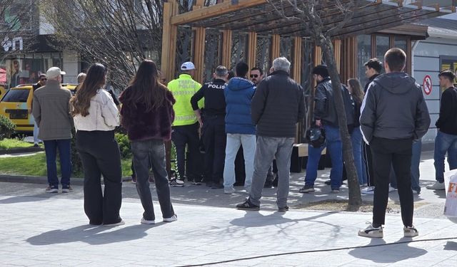 'Yolda yürüyen kadının fotoğrafını çekti' iddiası; çevredekiler tarafından darbedildi