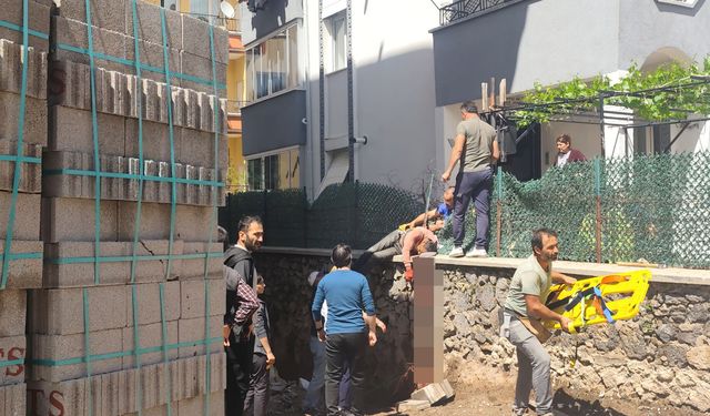 4’üncü kattan düşen işçi sırtına saplanan demirle hastaneye kaldırıldı