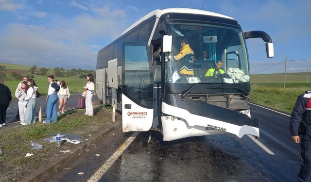 Aksaray'da tur otobüsü kaza yaptı: 16 yaralı