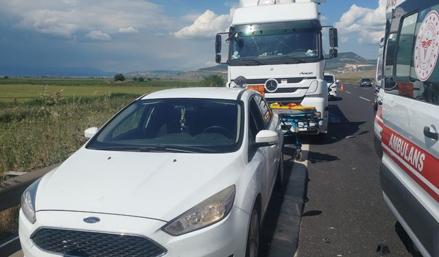 Arızayı gidermek isteyen sürücü ve yanındakilere TIR çarptı: 1 ölü, 2 yaralı