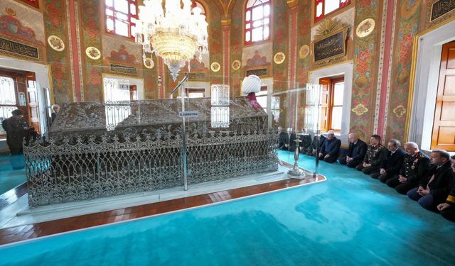 Fatih Sultan Mehmet, vefatının 545'inci yılında kabri başında anıldı