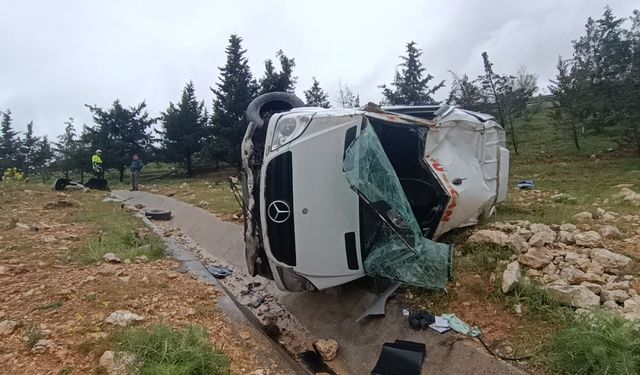 Gaziantep'te işçi servisi devrildi; 16 yaralı