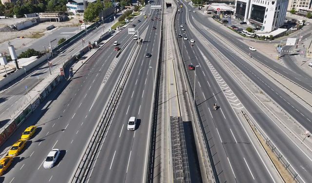 İstanbul'da bayramın ilk gününde yollar boş kaldı