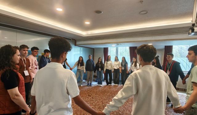 Lisede bağımlılıkla mücadeleye karşı 'akran liderliği' projesi