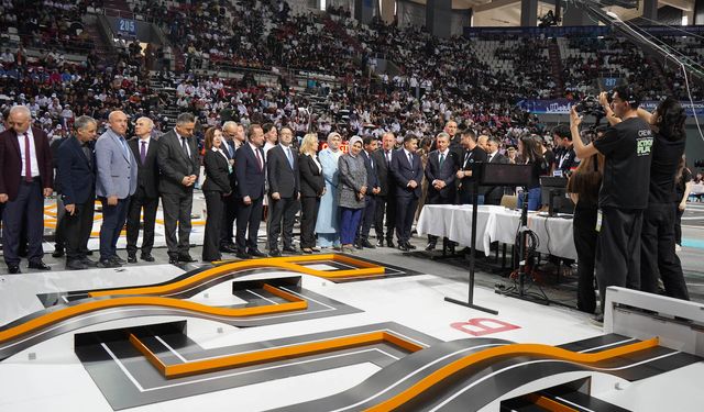 Robotlar, Antalya'da yarışıyor; 11 bin 200 katılımcı, 3 bin 600 robot sahnede