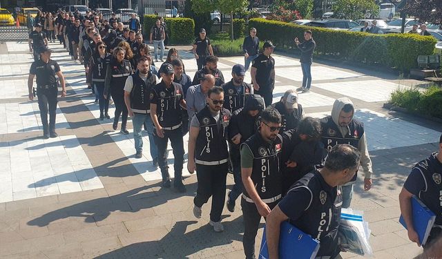 Sahte stajyerler üzerinden haksız kazanç elde eden 21 şüpheli adliyede