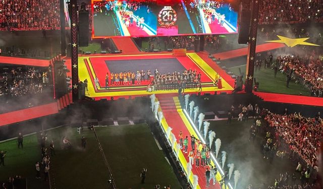 Şampiyon Galatasaray kupasına kavuştu