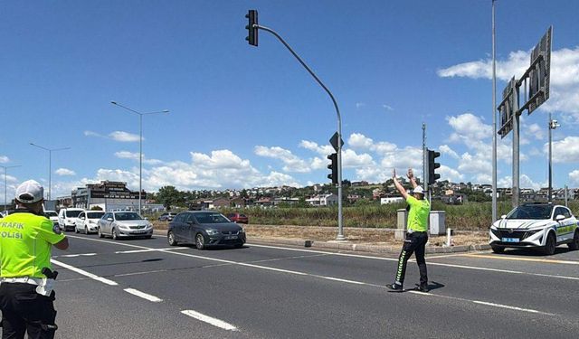 Tekirdağ-İstanbul kara yolunda araç yoğunluğu; ağır vasıtalara kısıtlama