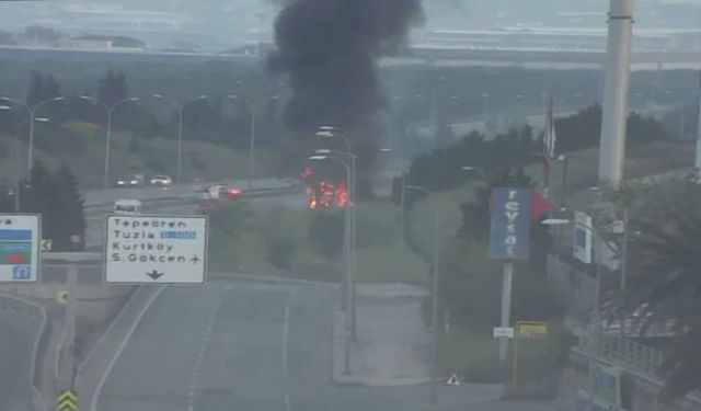 Tuzla TEM’de tur otobüsü alev alev yandı