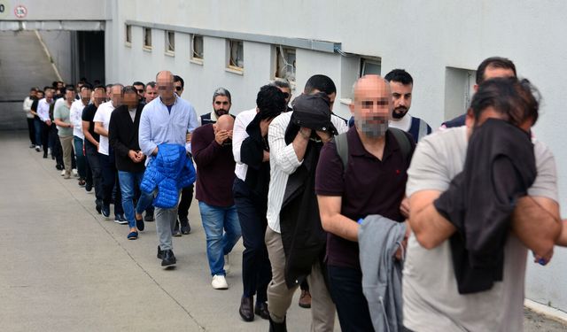 Yasa dışı bahis örgütünün kuryeleri, aklanan milyonlarca lirayı 5 liralık banknotla teslim almış