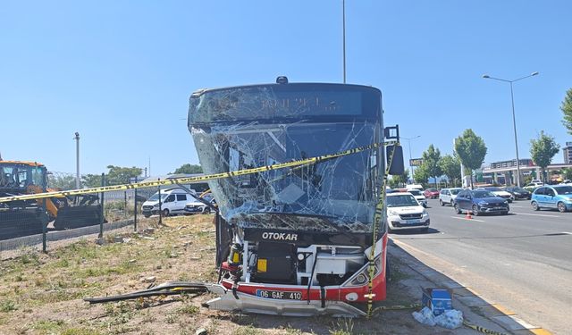 Ankara'da belediye otobüsü ve hafif ticari araç çarpıştı: 1 ölü, 9 yaralı