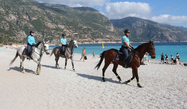 'Atlı Jandarma Timi' Ölüdeniz'de göreve başladı