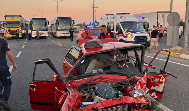 Balıkesir'de kavşakta iki otomobil çarpıştı: 2 ölü, 3 yaralı