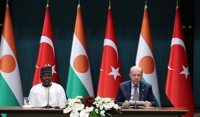 Cumhurbaşkanı Erdoğan, Nijer Cumhurbaşkanı Tchiani'yi resmi törenle karşıladı