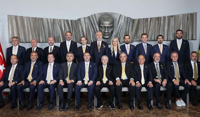 Fenerbahçe’de Aziz Yıldırım başkanlığında ilk yönetim kurulu toplantısı yapıldı