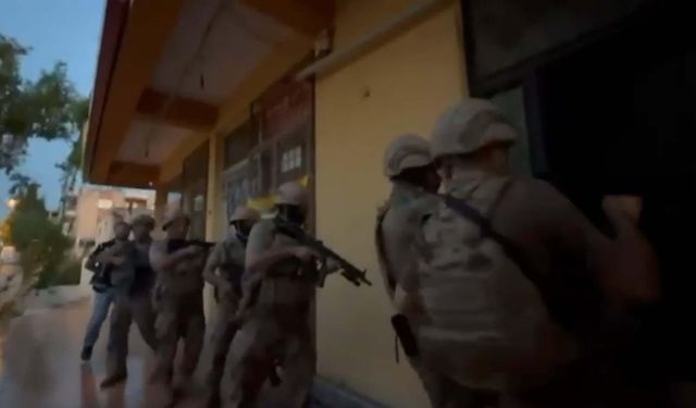 İzmir'de FETÖ operasyonu: 78 kişiye gözaltı kararı
