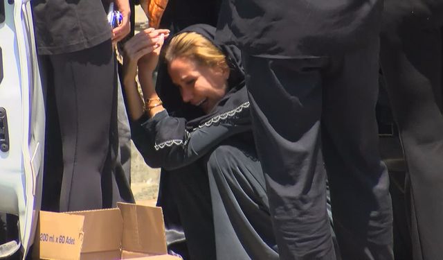 İzmir'de öldürülen Polat ailesinin koruması için cenaze töreni: Dilan Polat ayakta durmakta güçlük çekti