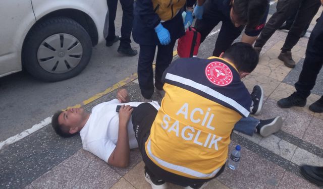 Kaldırımda yürürken, 'Neden yan baktın?' tartışmasında bıçakla yaralandı