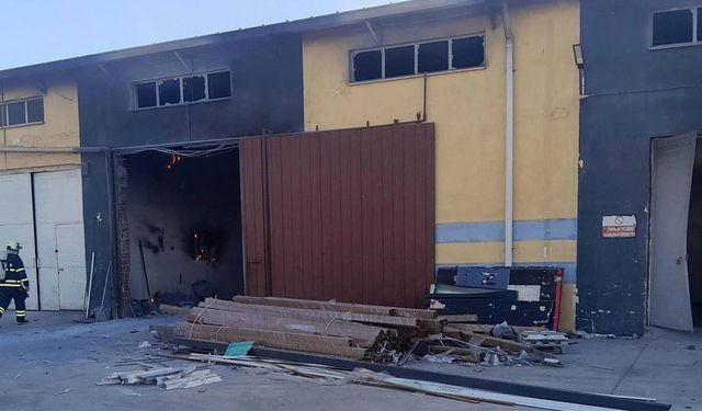 Metal fabrikasında eritme kazanı patladı; 1 işçi ağır yaralı
