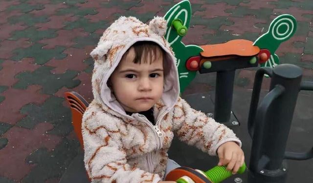 Nevşehir'de 5'inci katın penceresinden düşen 2,5 yaşındaki Yasin, toprağa verildi