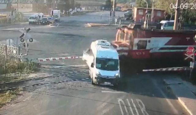 Trenin minibüse çarptığı ve 7 kişinin öldüğü hemzemin geçit, 4 yıl 9 ay sonra kapatıldı