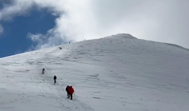 Türkiye'nin çatısı Ağrı Dağı'na tırmanışlar başladı