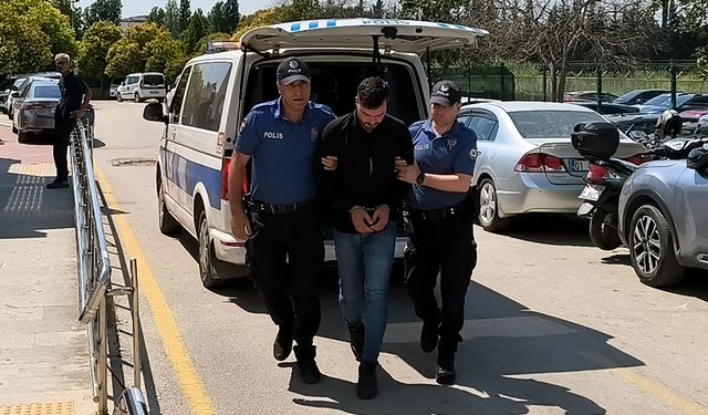 Uzman çavuş, tatil için geldiği kentte tartıştığı 2 kişiyi vurdu