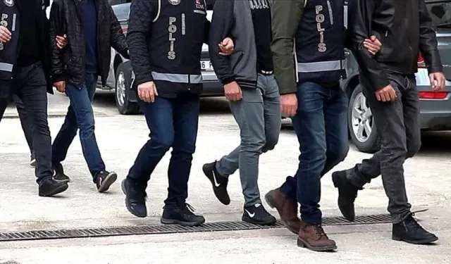 İnternetten araç satanları 4 milyon TL dolandıran 17 şüpheli yakalandı