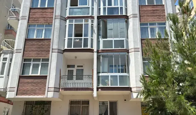 Ablasının cesedi ile 1 hafta aynı evde kalan engelli, hastaneye kaldırıldı
