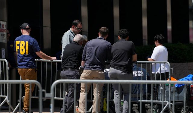 ABD’de ICE ve FBI binası önünde saldırı düzenleyen şüpheli gözaltına alındı