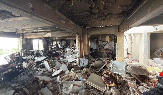 Apartman dairesinde, 2 kişinin öldüğü patlamanın neden olduğu hasarın boyutu sabah ortaya çıktı