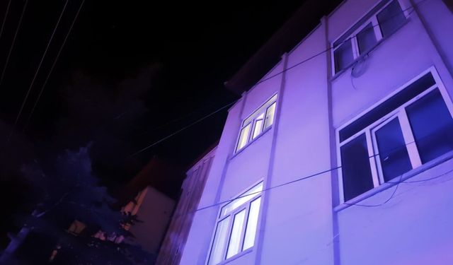 Eşi eve almadı, çatıdan girmek isterken 3'üncü kattan düşüp yaralandı