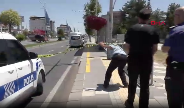 Durakta unutulan çanta fünyeyle patlatılmak üzereyken sahibi koşarak geldi