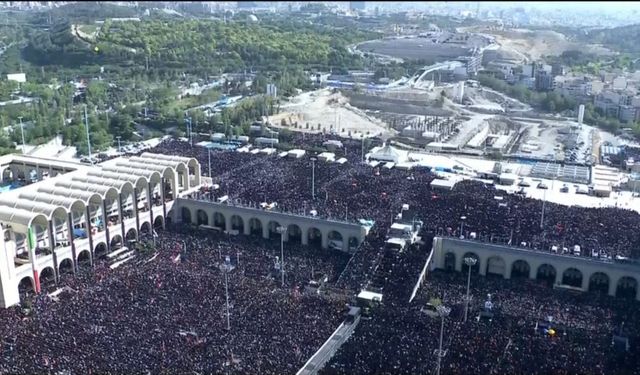 İran'ın eski lideri Hamaney için Tahran'da cenaze namazı kılındı