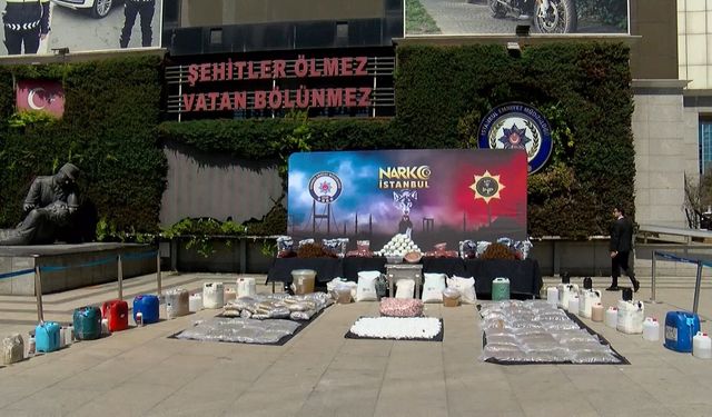 Operasyonlarda ele geçirilen 1 ton 163 kilogram uyuşturucu emniyette sergilendi