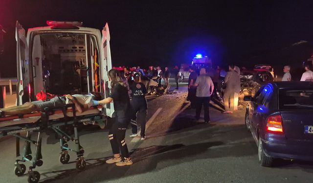 Malatya'da hafif ticari araç ile otomobil çarpıştı; 6 yaralı