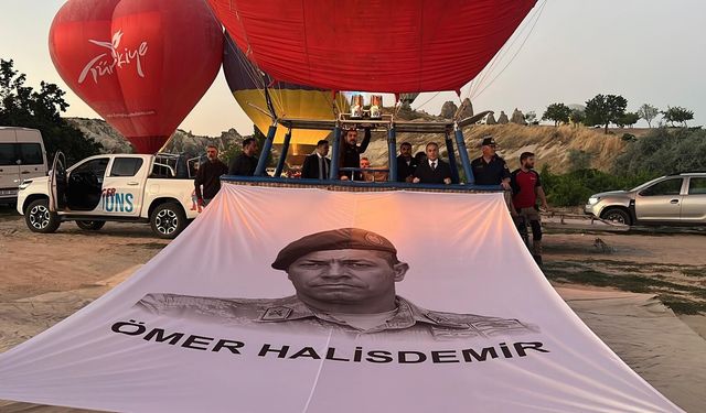 Sıcak hava balonları, 15 Temmuz için Türk bayrakları ile havalandı