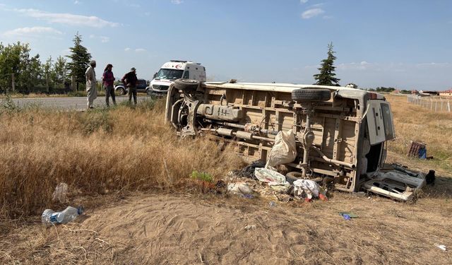 Tarım işçilerini taşıyan minibüs devrildi: 17 yaralı