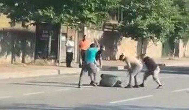Trafikte tartıştıkları kişiyi sopayla dövdüler: 4 gözaltı