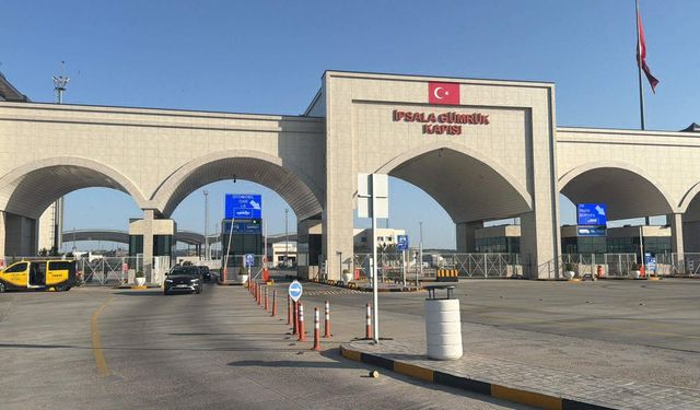Yunanistan'a açılan sınır kapılarında giriş ve çıkışlar durdu