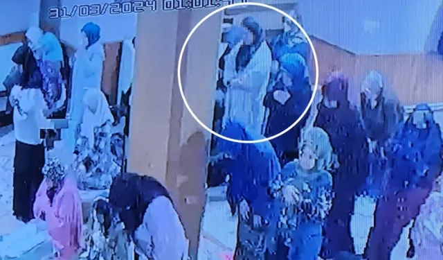 Samsun'da Başörtü Takan Adam Kadınların Arasında Namaz Kıldı!