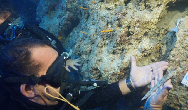 Su Altı Kazısında Girit Uygarlığına Ait 3 Bin 600 Yıllık Hançer Bulundu