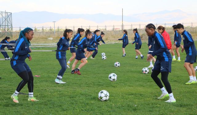 Yüksekova Kadın Futbol Takımı Süper Lige Hazırlanıyor