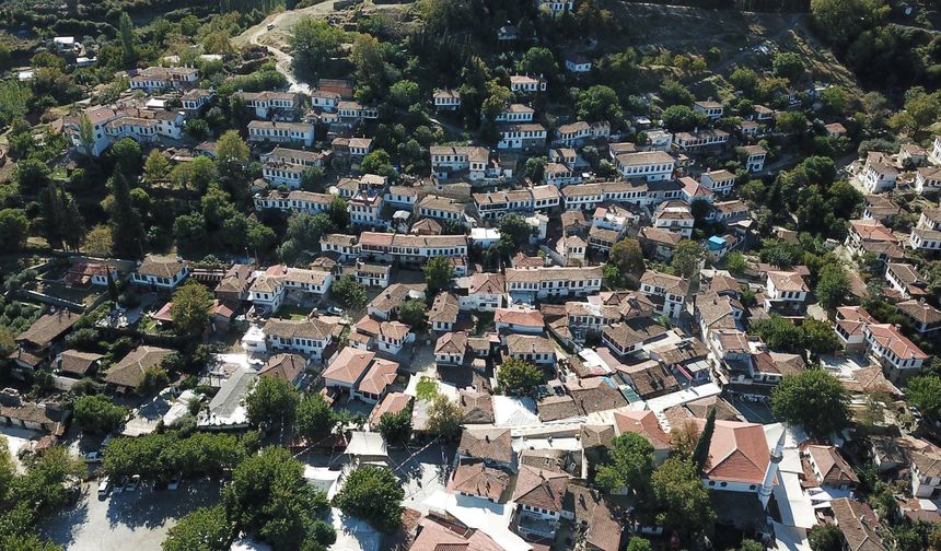 Şirince, Sonbaharda da Yerli ve Yabancı Turistlerin Uğrak Noktası