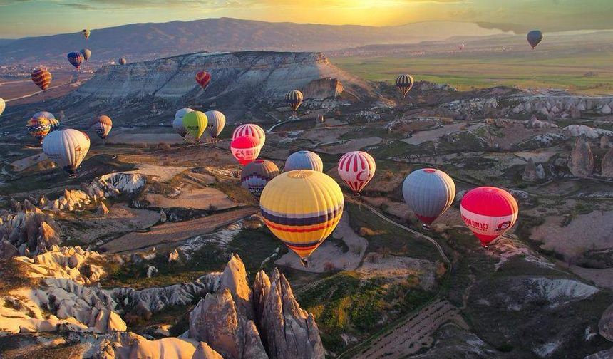 Kapadokya'daki Sıcak Hava Balonları Yaz Kış Büyük İlgi Görüyor