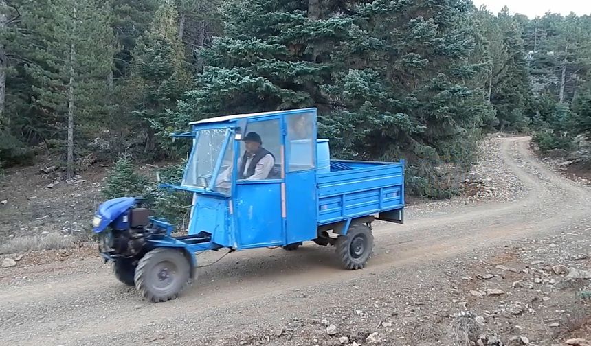 Toroslar'ın Kuşları İçin Varille Su Taşıyor